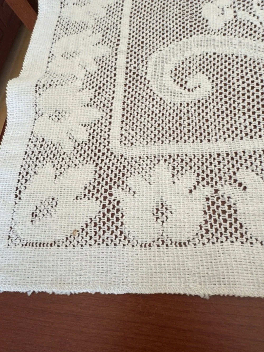 Vintage White Floral Lace Tablecloth Rectangular Rose Medallion 48 in x 62 in